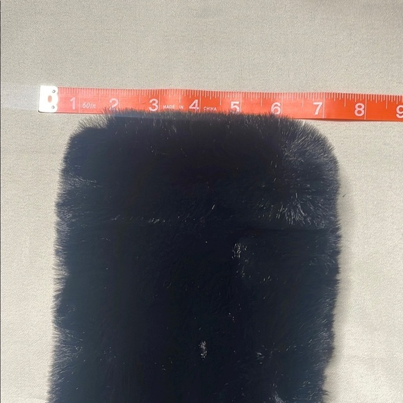 LAUREN CONRAD Elegant Black Faux Fur Scarf - Picture 5 of 5